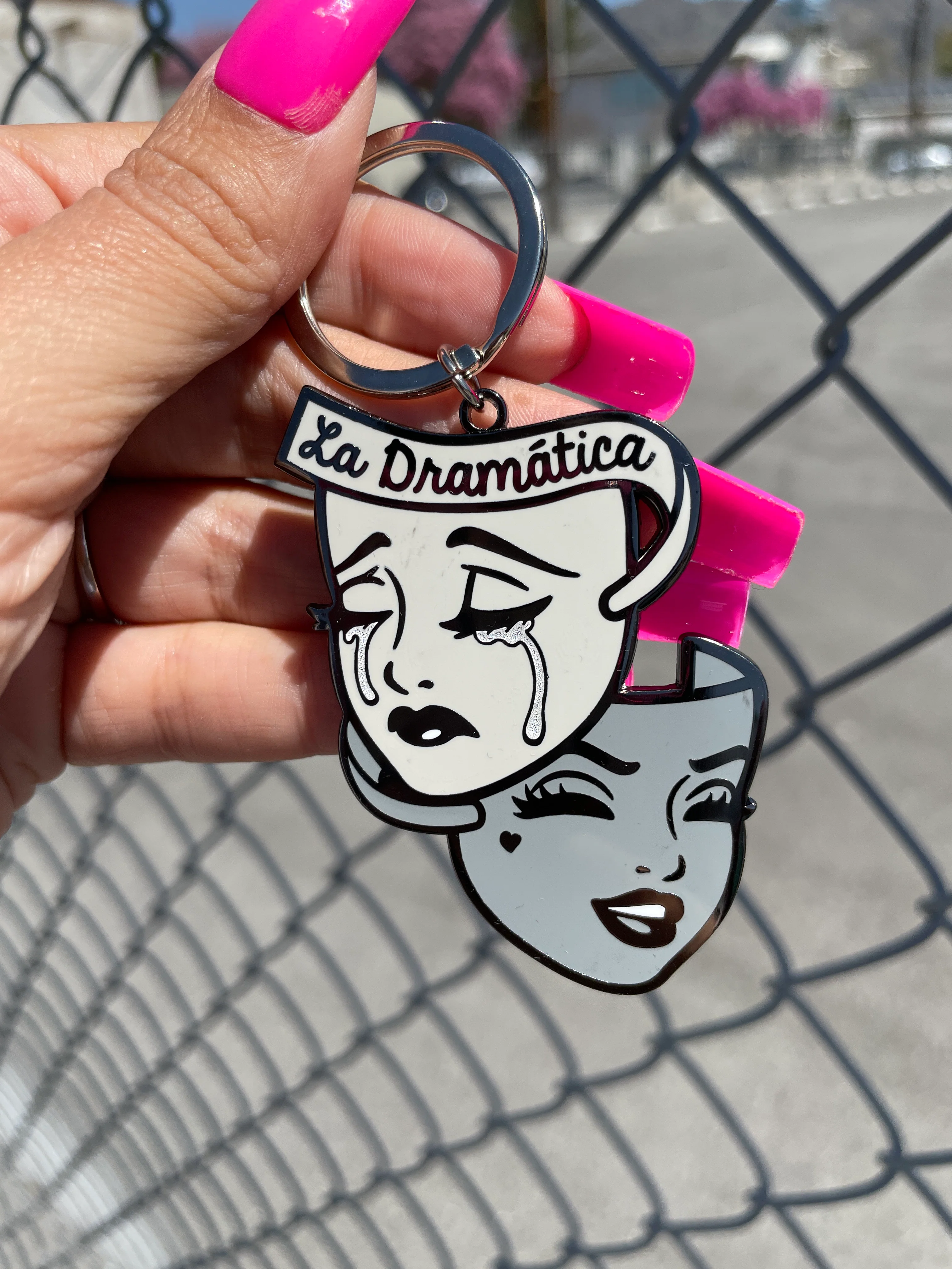 Las Dramáticas Keychain - Grey/Black